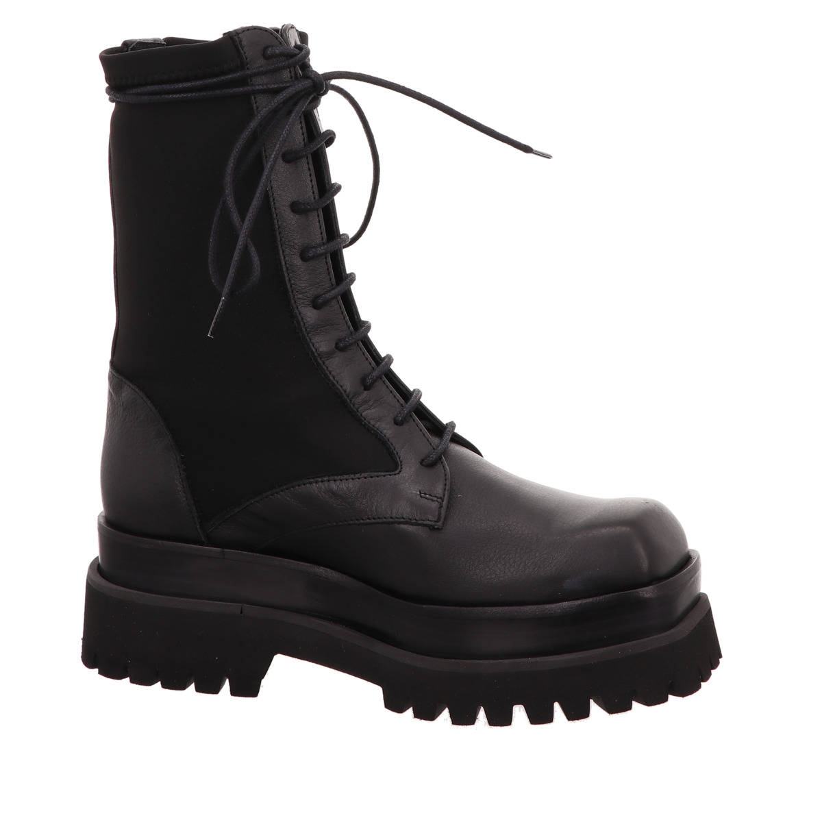 Schnürboots, Paloma Barceló Schwarz